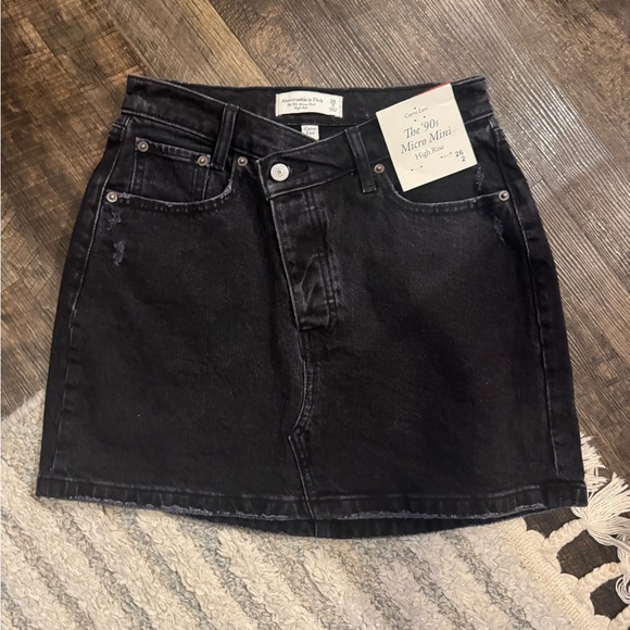 NWT - Abercrombie & Fitch - Curve Love The 90's Micro Mini Denim Skirt - Black - Picture 3 of 9